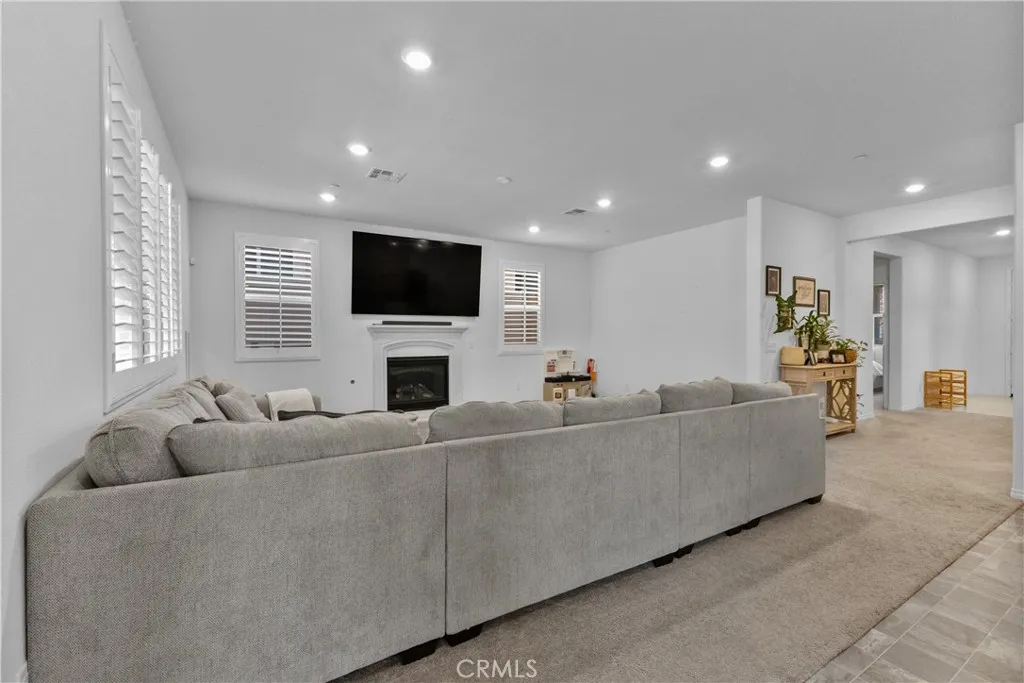 2694 Kings Canyon Drive, Jurupa Valley, California 92509 home-pic-7