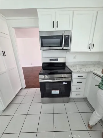 New Electric stove and built in microwave