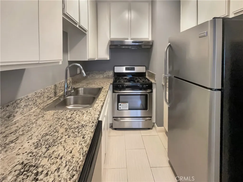 14560 Clark Street 202, Sherman Oaks, California 91411 home-pic-3