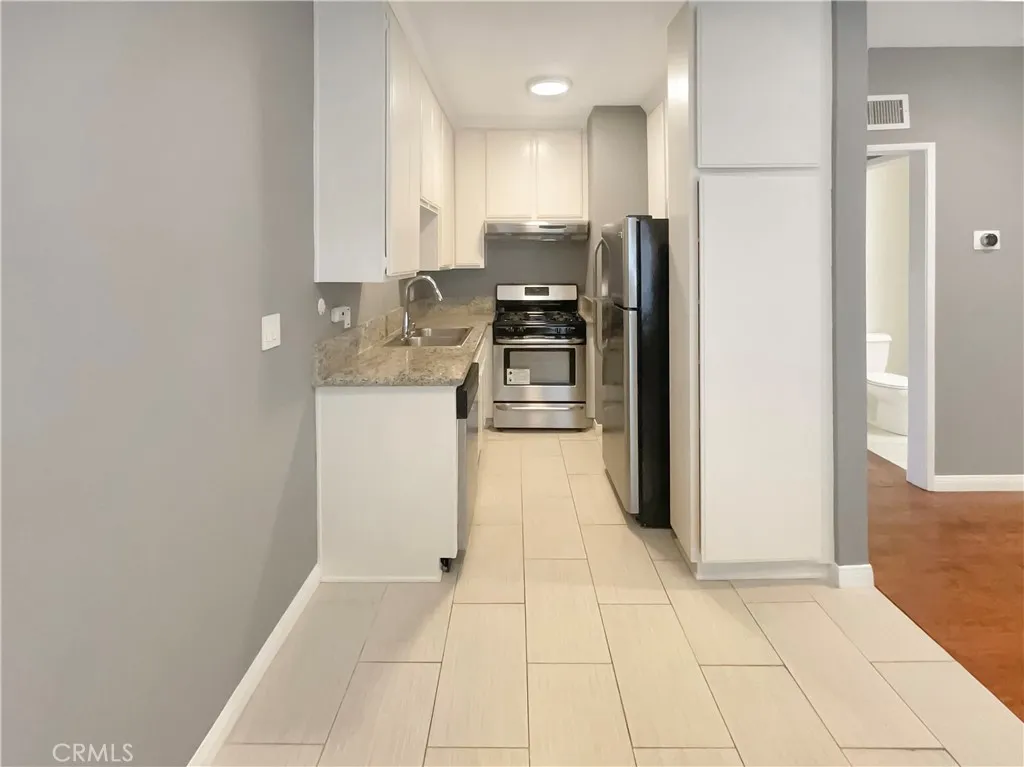 14560 Clark Street 202, Sherman Oaks, California 91411 home-pic-5