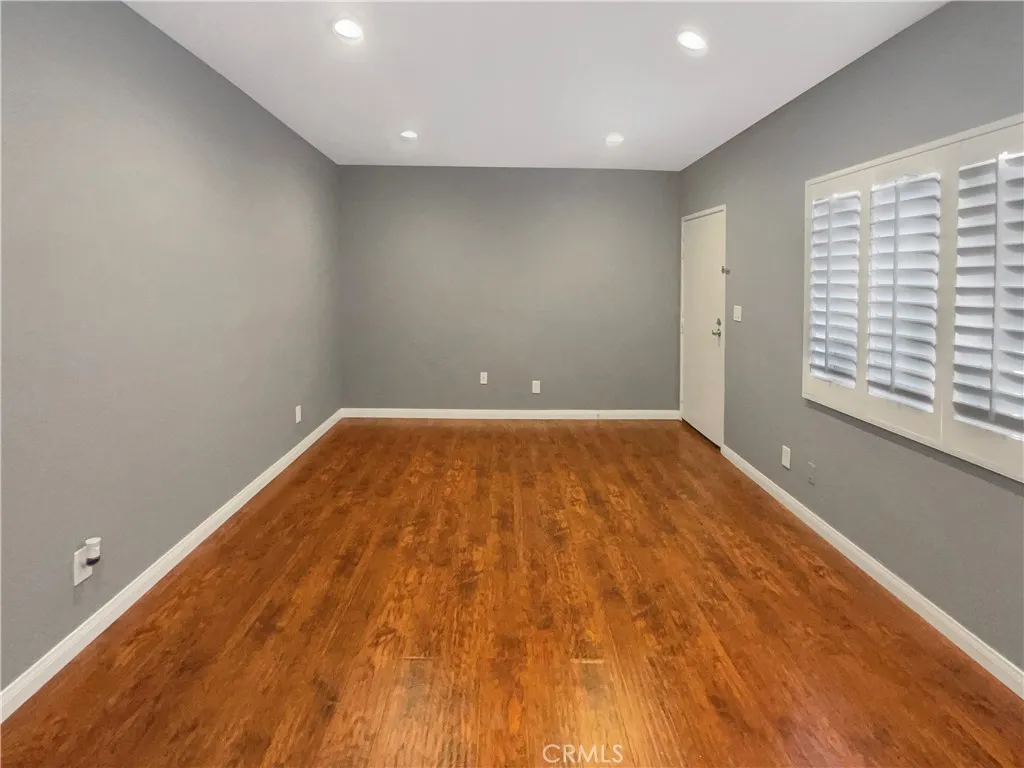 14560 Clark Street 202, Sherman Oaks, California 91411 home-pic-14
