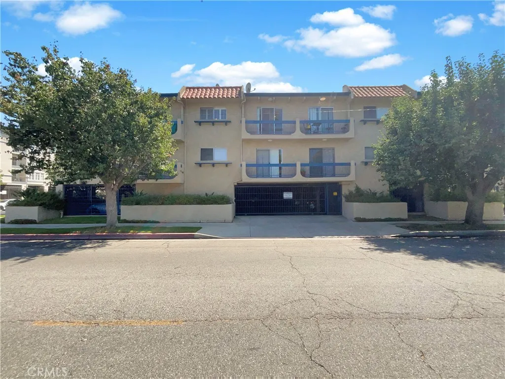 14560 Clark Street 202, Sherman Oaks, California 91411 home-pic-0