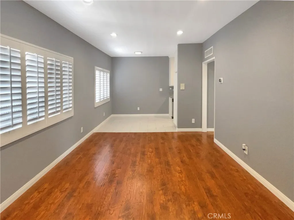 14560 Clark Street 202, Sherman Oaks, California 91411 home-pic-1