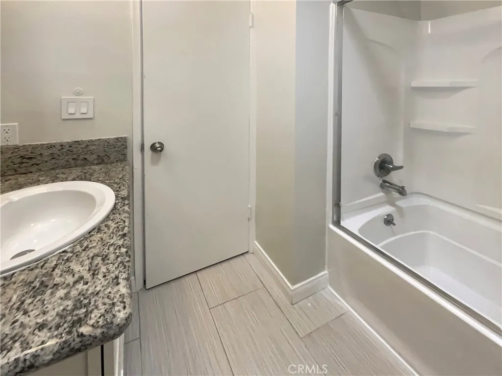14560 Clark Street 202, Sherman Oaks, California 91411 home-pic-10