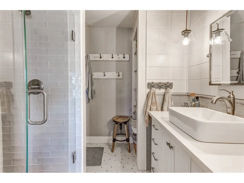 Primary ensuite.