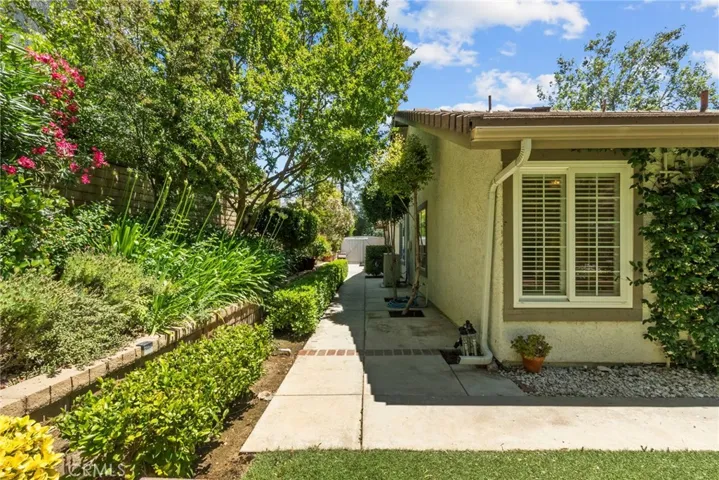 25383 Fortuna Drive, Valencia, California 91355