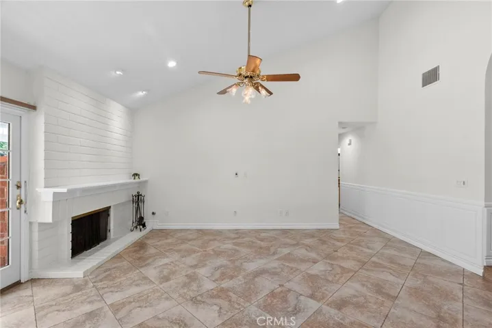 25383 Fortuna Drive, Valencia, California 91355