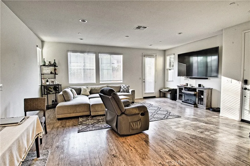 202 Bay Laurel Court, Vista, California 92083 home-pic-3