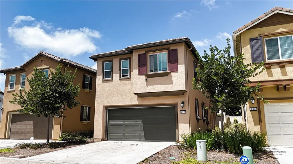 202 Bay Laurel Court, Vista, California 92083 home-pic-1