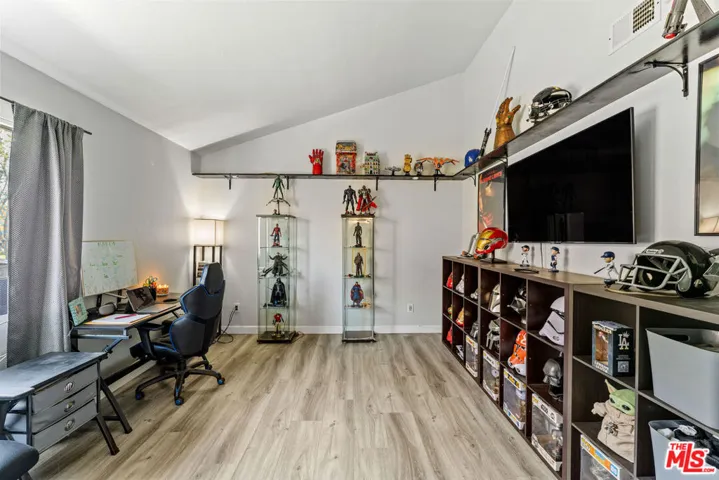 586 Rosewood Avenue, Camarillo, California 93010