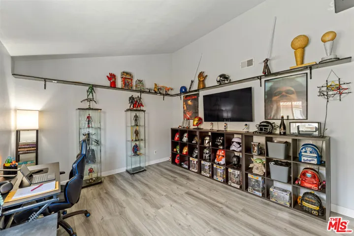 586 Rosewood Avenue, Camarillo, California 93010