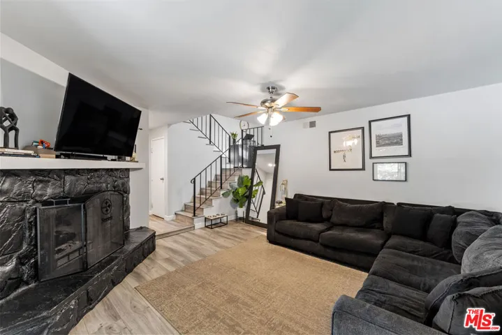 586 Rosewood Avenue, Camarillo, California 93010