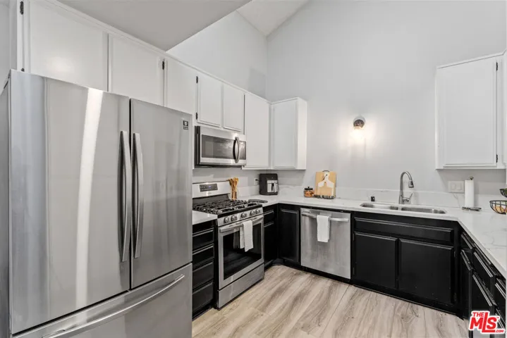 586 Rosewood Avenue, Camarillo, California 93010