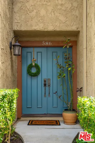 586 Rosewood Avenue, Camarillo, California 93010