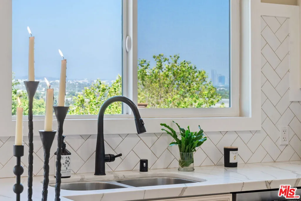 4113 Don Diablo Drive, Los Angeles, California 90008 home-pic-0