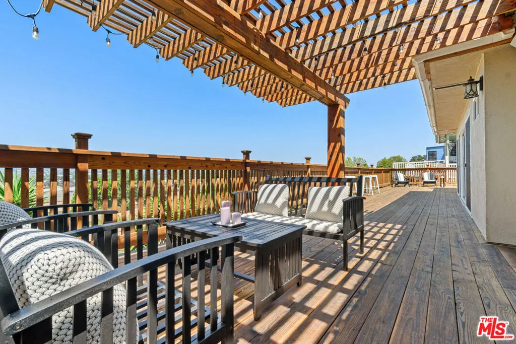 4113 Don Diablo Drive, Los Angeles, California 90008 home-pic-13