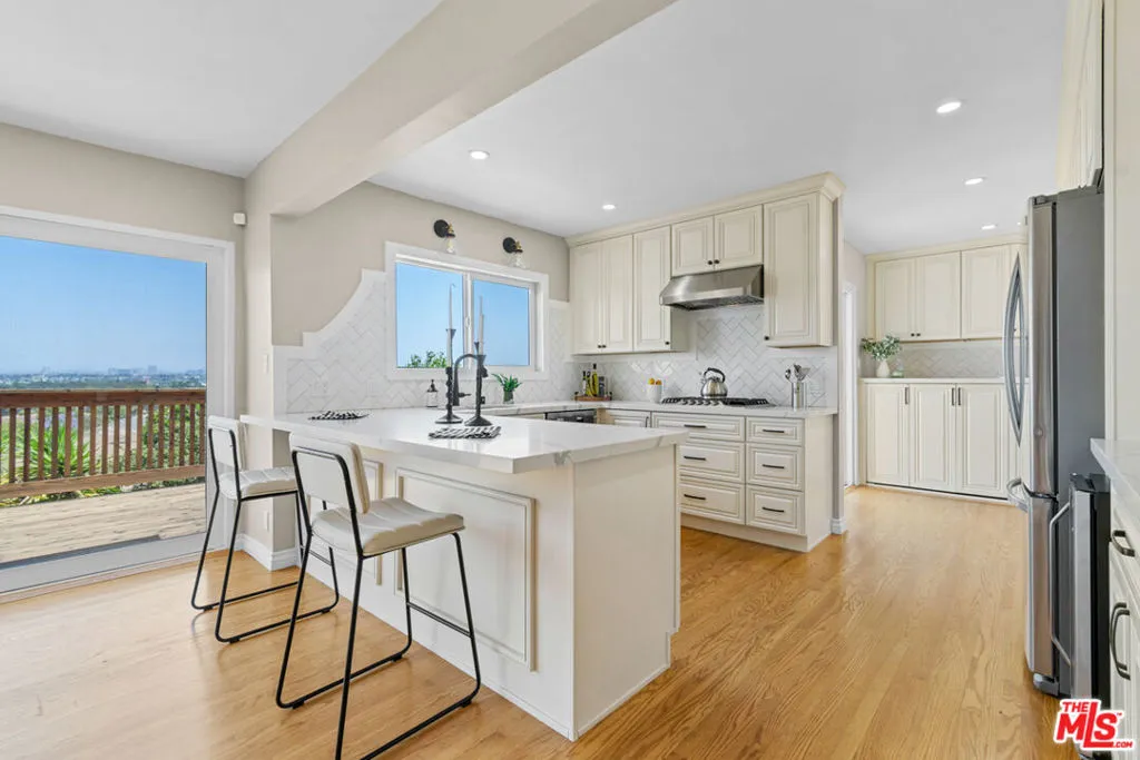 4113 Don Diablo Drive, Los Angeles, California 90008 home-pic-1