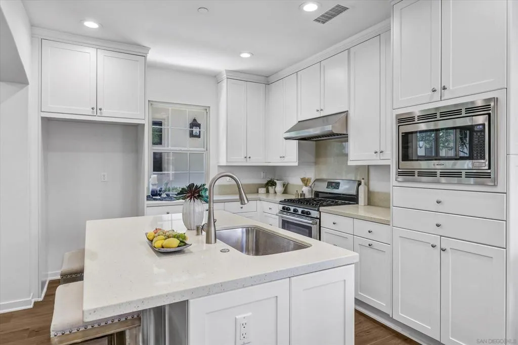 71 Kestrel, Irvine, California 92618 home-pic-9