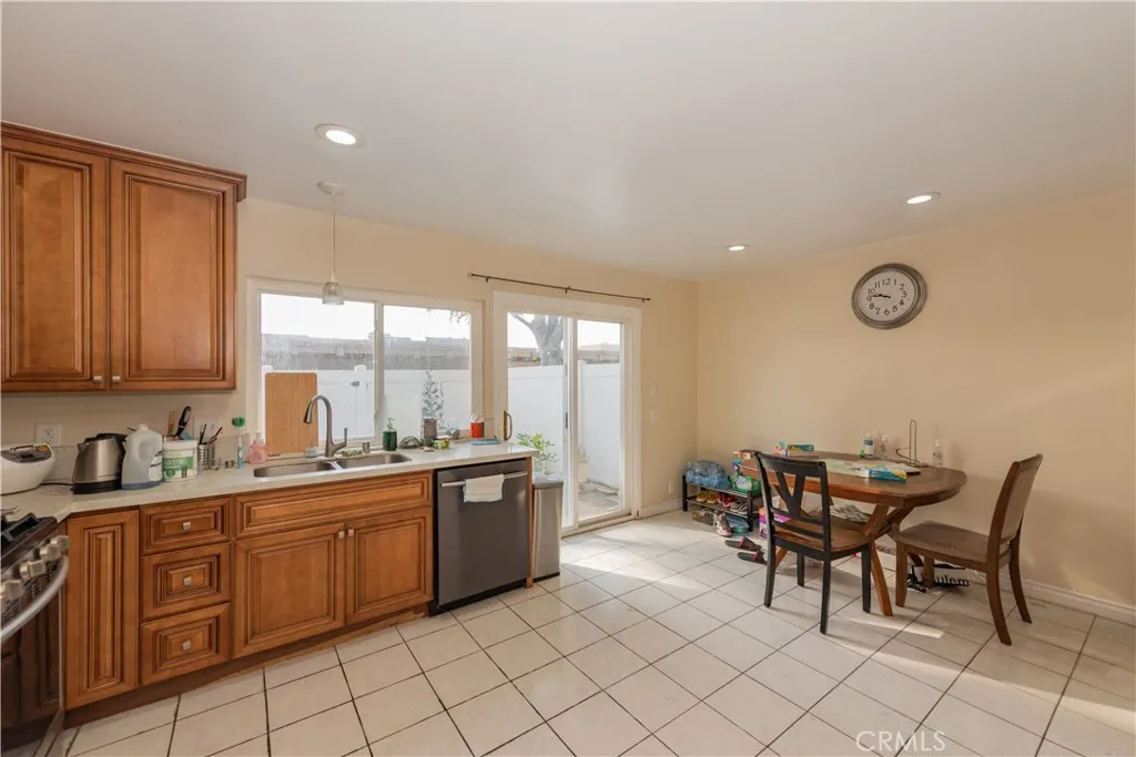 3 Albany 61, Irvine, California 92604 home-pic-7