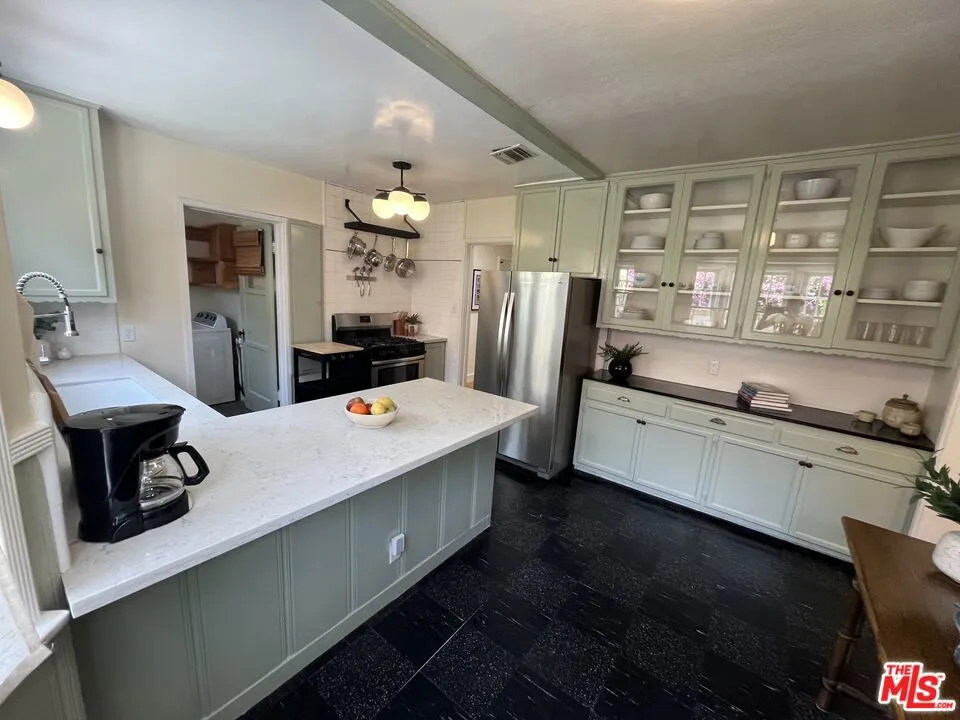 716 N Citrus Avenue, Los Angeles, California 90038 home-pic-12