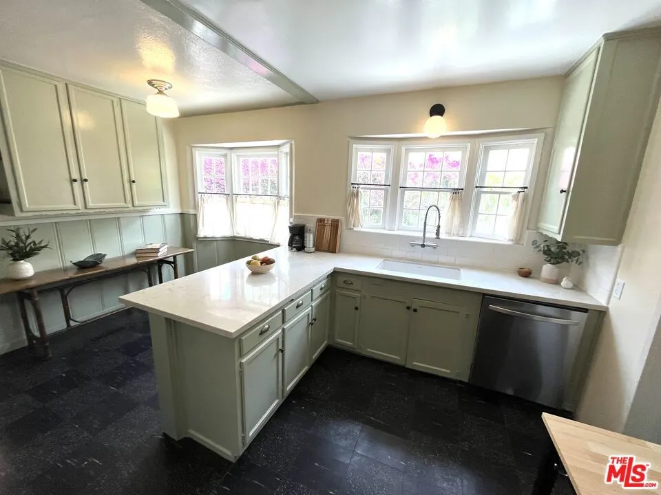 716 N Citrus Avenue, Los Angeles, California 90038 home-pic-13