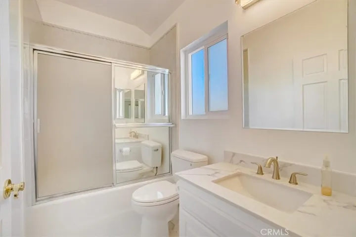 En suite bathroom to Bedroom #3