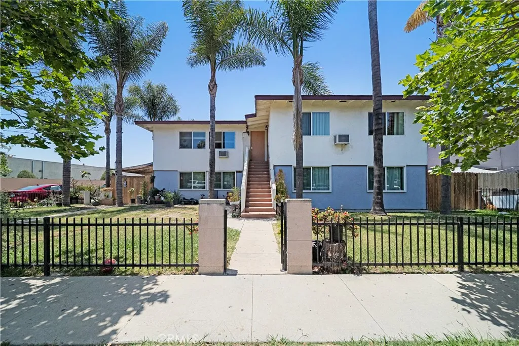 2516 S Baker Street, Santa Ana, California 92707, 2 Bedrooms Bedrooms, ,1 BathroomBathrooms,Residential Lease,For Rent,Baker,OC25139781