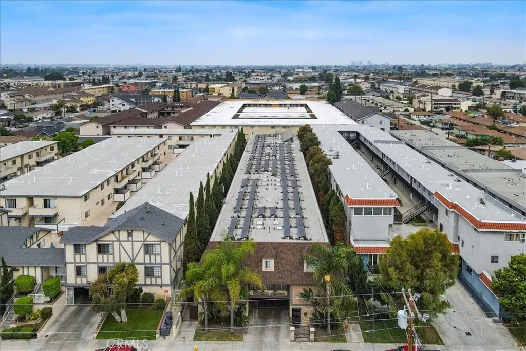 13717 Chadron Avenue, Hawthorne, California 90250 home-pic-1