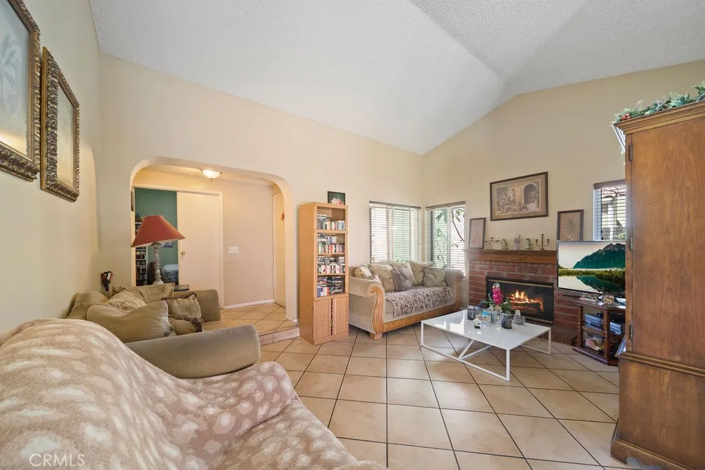 3567 Ganador Court, Riverside, California 92503 home-pic-5