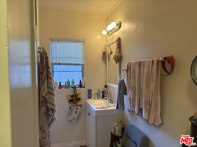 140 N Pass #-1 Bathroom