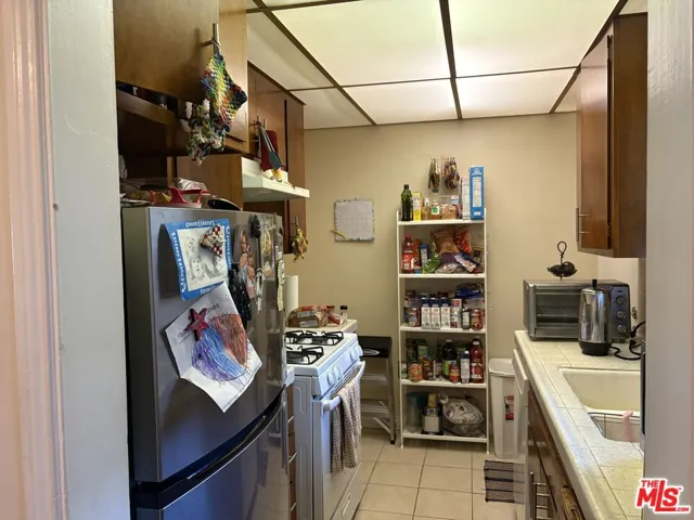 140 N Pass -Kitchen