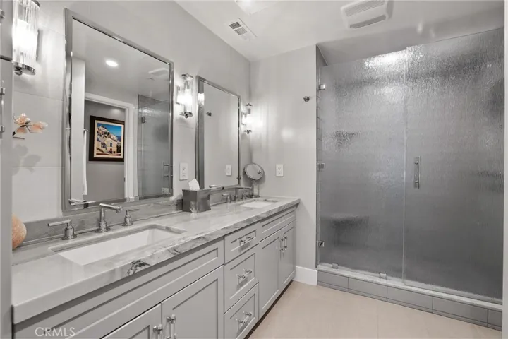 Huge shower with rain glass