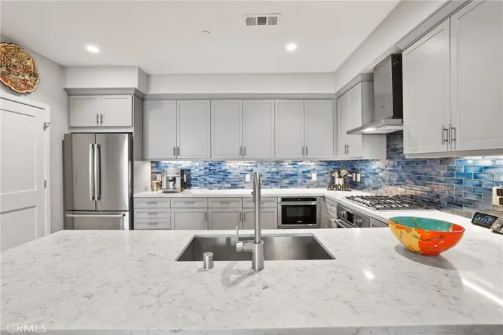 So much counter space