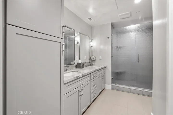 beautiful primary bath