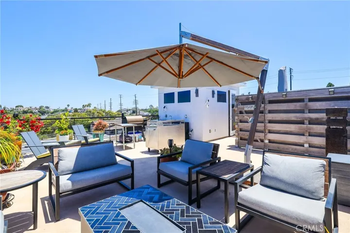 Additional storage and deck views