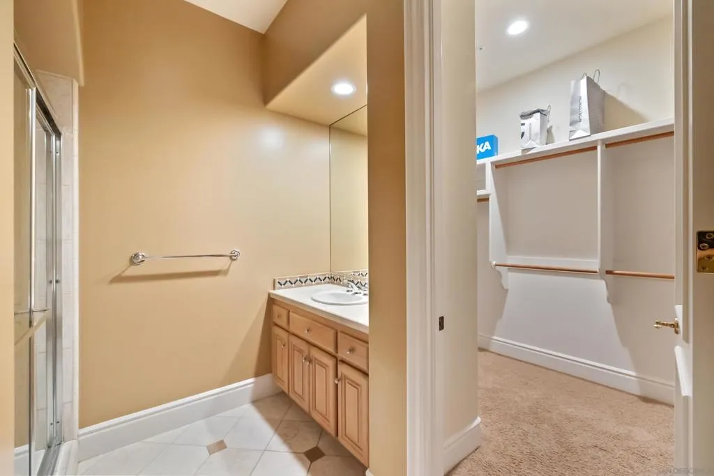 18050 Rancho La Cima Corte, Rancho Santa Fe, California 92067 home-pic-36