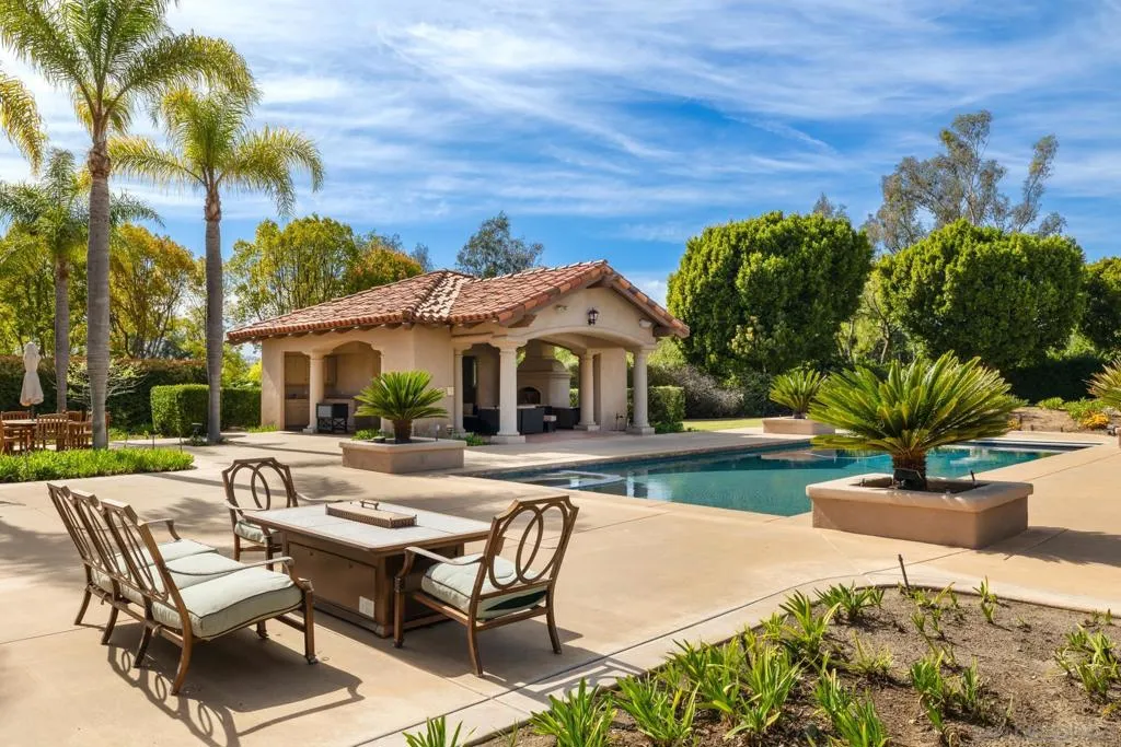 18050 Rancho La Cima Corte, Rancho Santa Fe, California 92067 home-pic-51