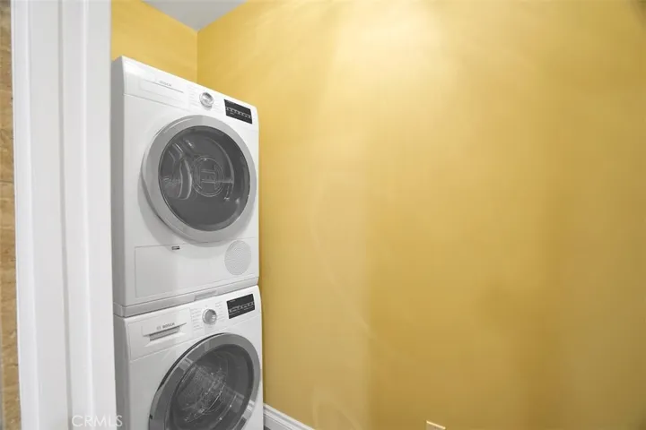 Laundry in unit - in Primary bath