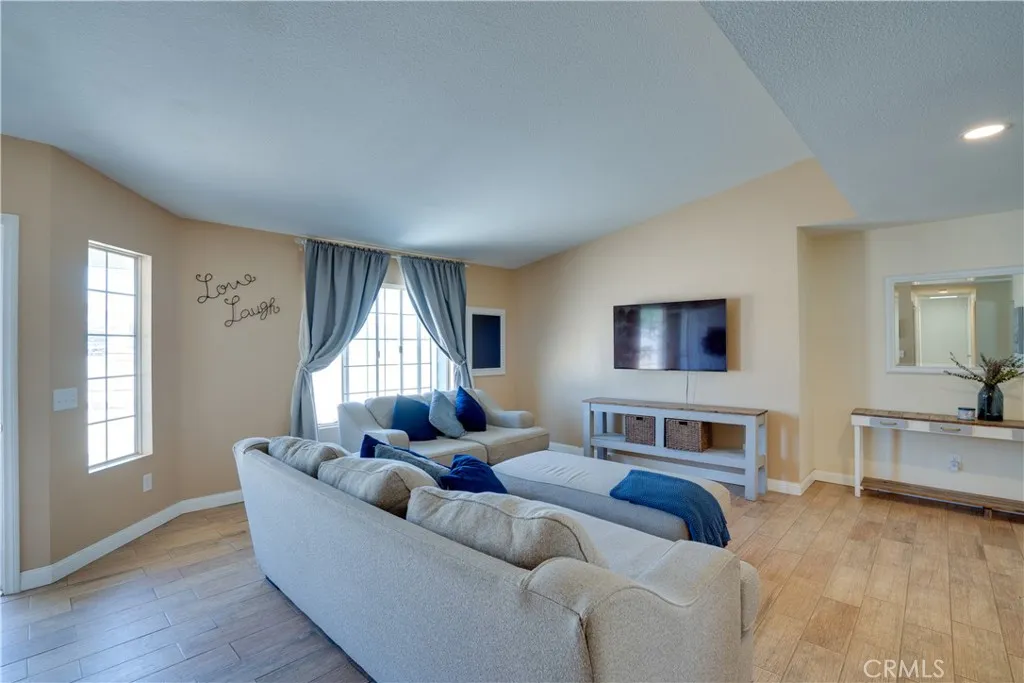 18825 Mariposa Avenue, Riverside, California 92508 home-pic-20