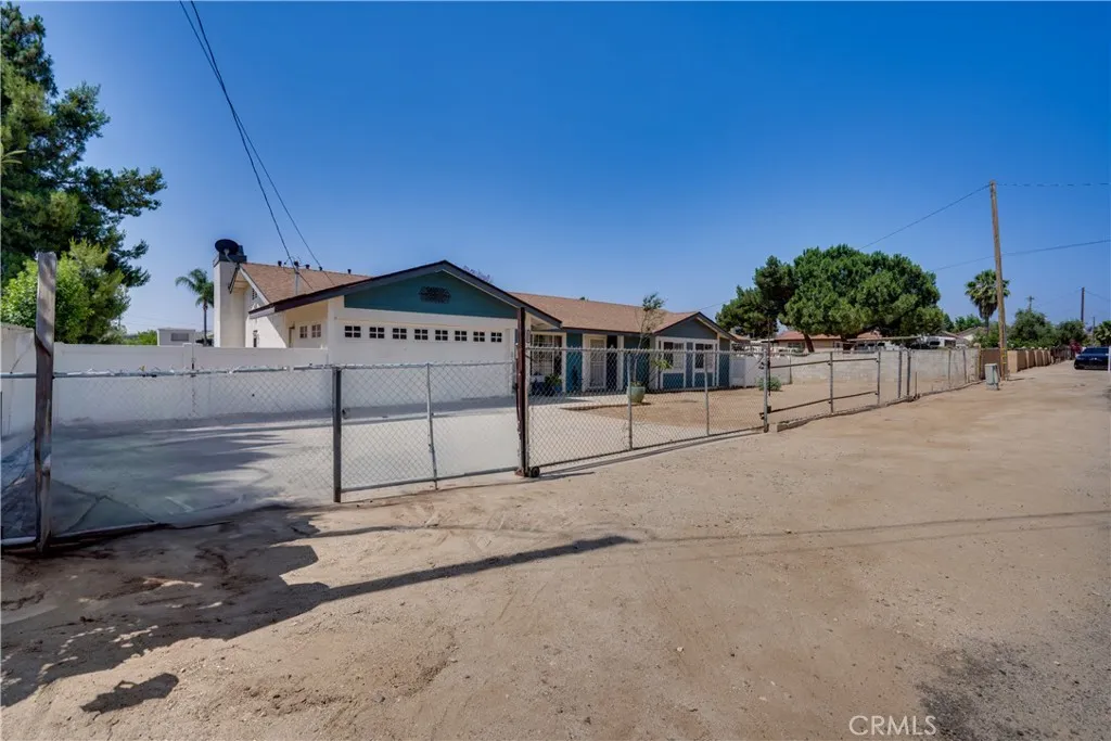 18825 Mariposa Avenue, Riverside, California 92508 home-pic-3
