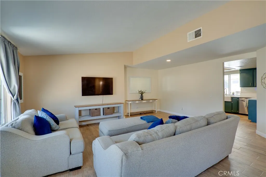 18825 Mariposa Avenue, Riverside, California 92508 home-pic-18