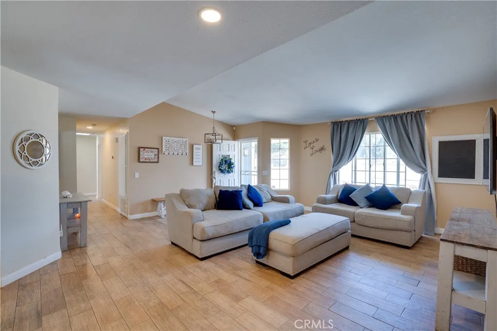 18825 Mariposa Avenue, Riverside, California 92508 home-pic-21