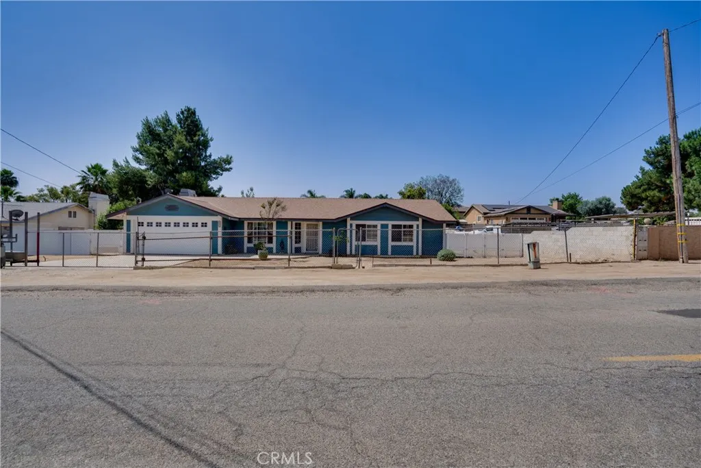 18825 Mariposa Avenue, Riverside, California 92508 home-pic-1