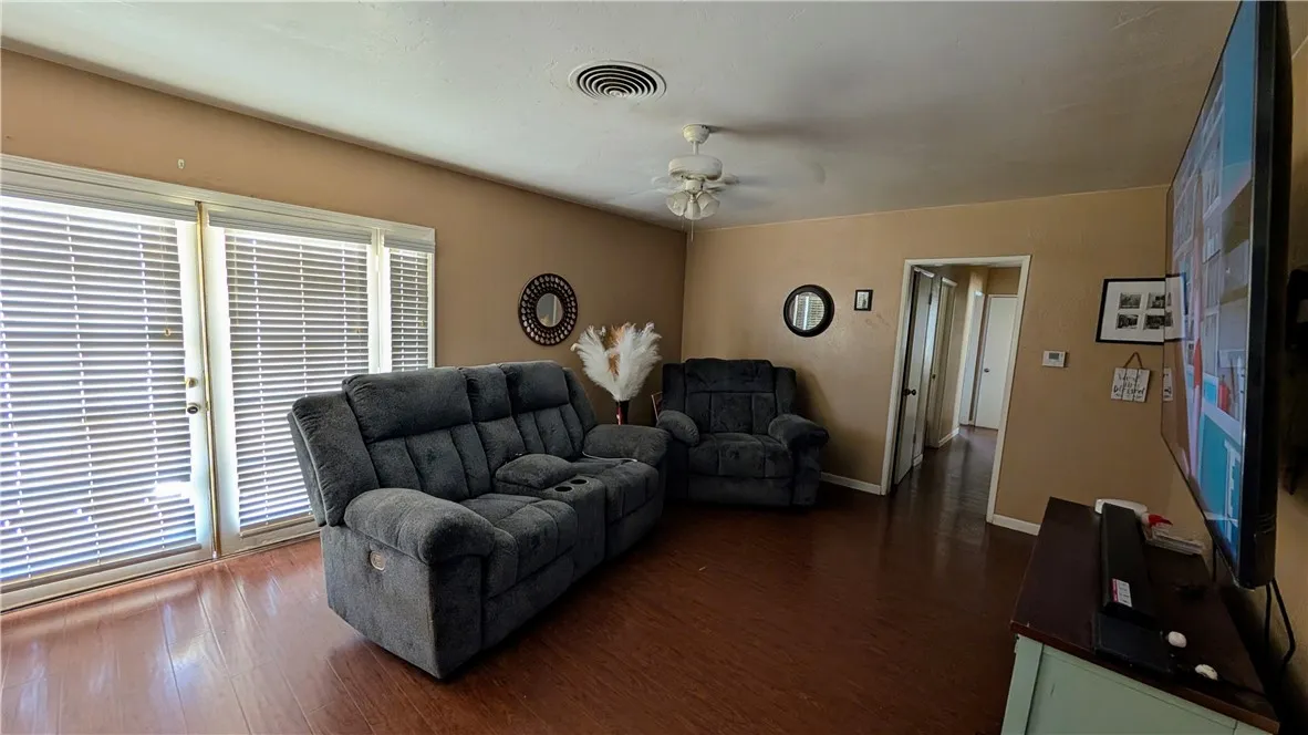 410 N Lovekin Boulevard, Blythe, California 92225 home-pic-2