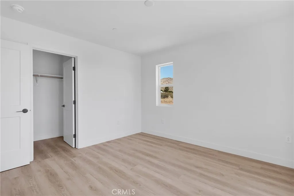 15365 Laguna Seca Drive, Apple Valley, California 92307 home-pic-12