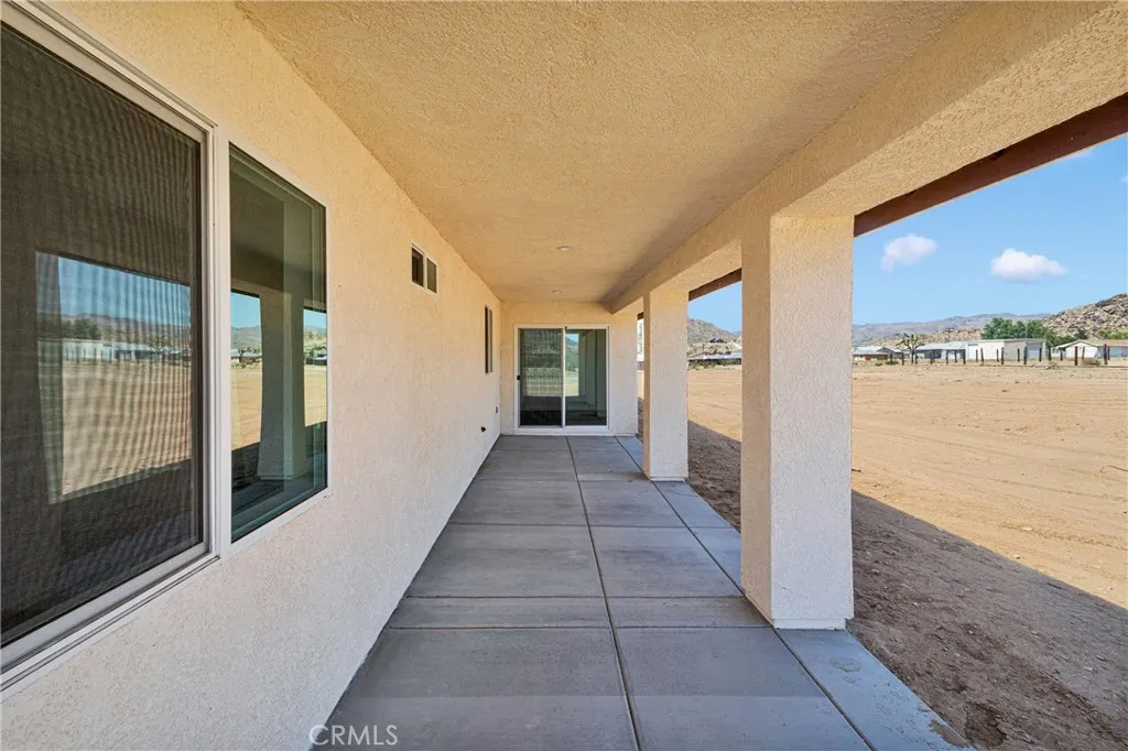 15365 Laguna Seca Drive, Apple Valley, California 92307 home-pic-24