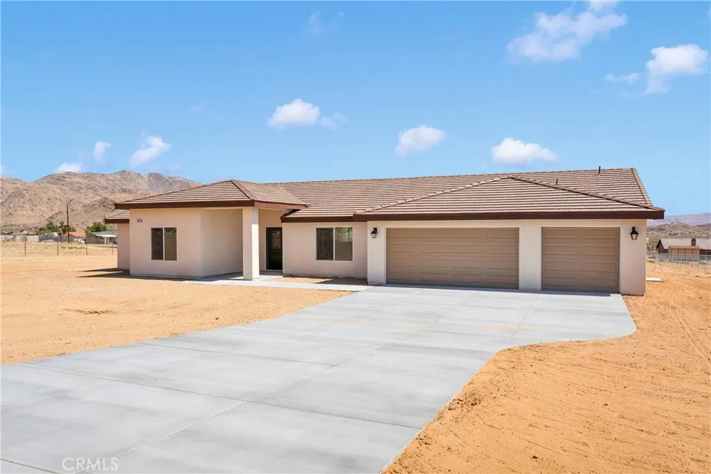 24617 Pala Road, Apple Valley, California 92307 home-pic-1