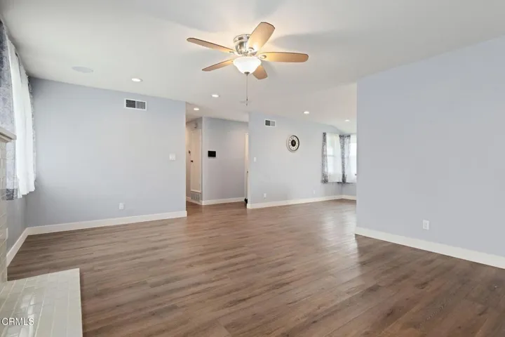 06 - Living Room