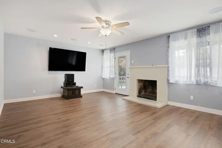 05 - Living Room