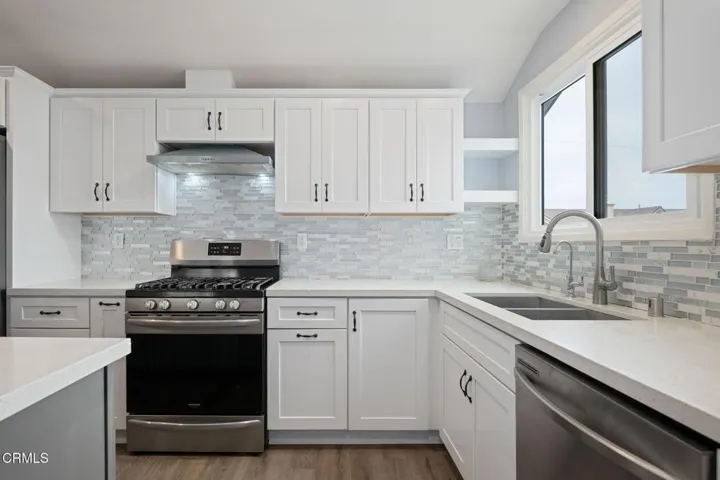 11 - Kitchen
